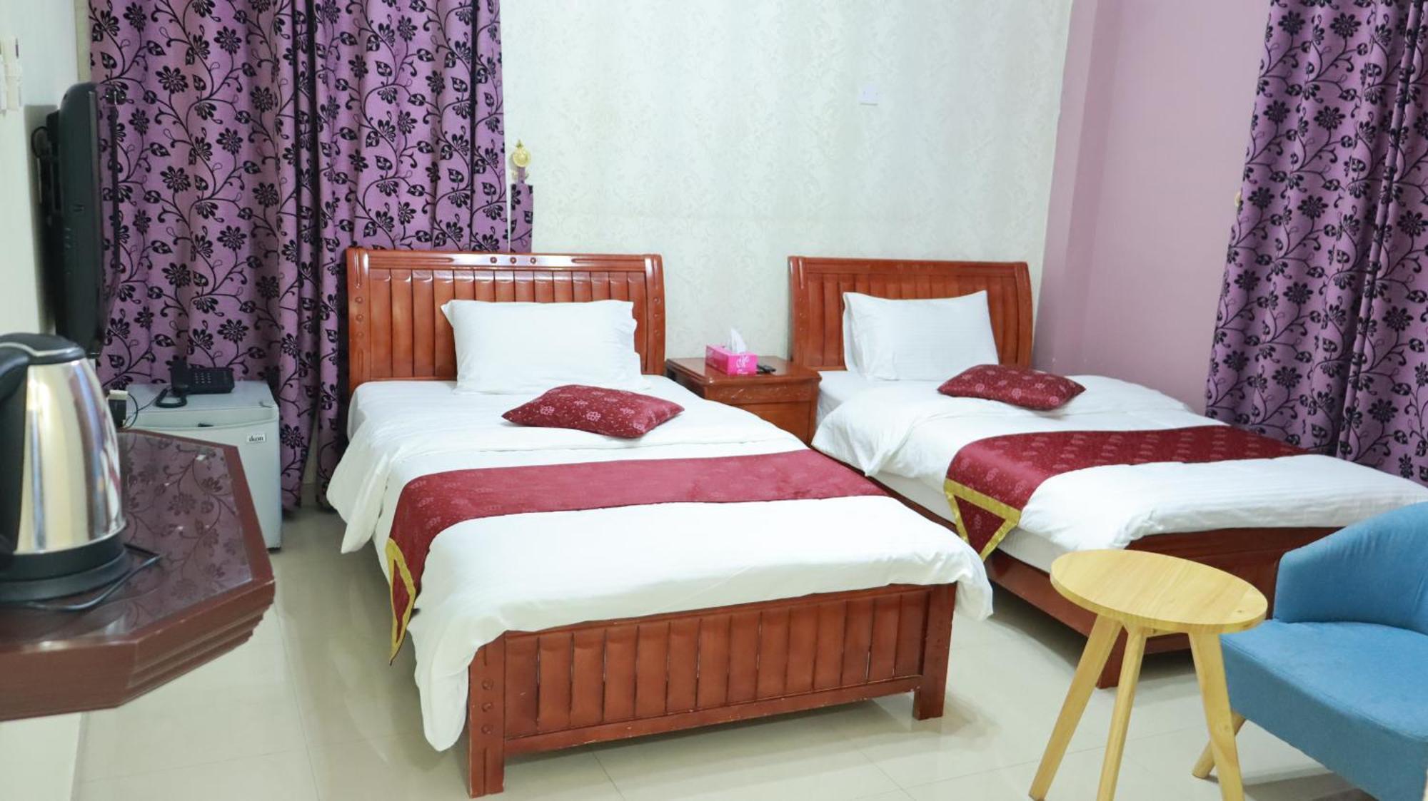 Bahla Hotel And Apartments Стая снимка